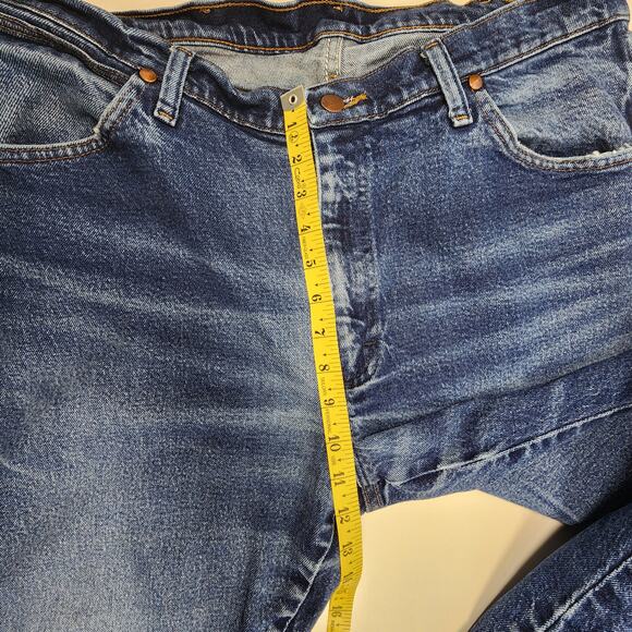 Wrangler Men’s 38x34 Straight Leg Jeans Medium Wash Distressed Y2K - Picture 3 of 11